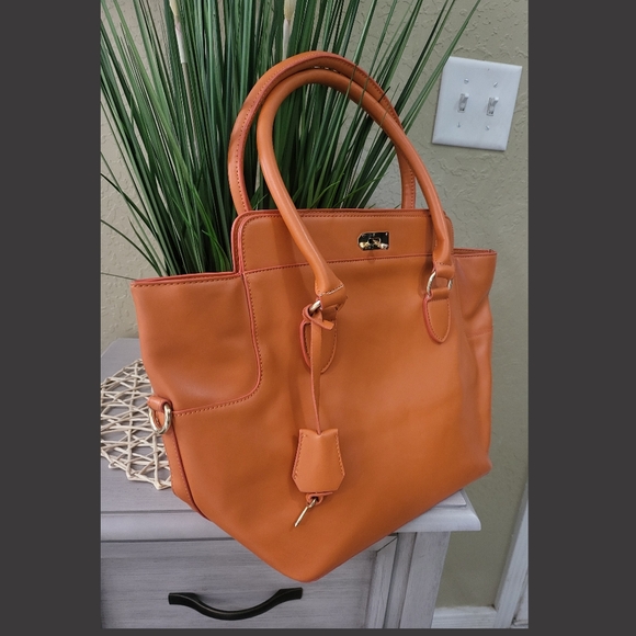 🌿Heggins Structured Orange faux-leather shoulder bag with gold tone hard - Picture 5 of 13